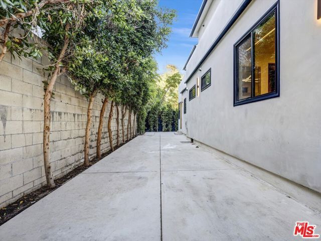 3943 Wade Street, Los Angeles, CA 90066