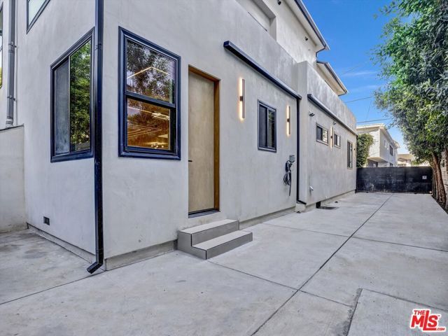 3943 Wade Street, Los Angeles, CA 90066