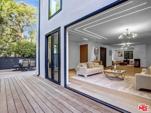 3943 Wade Street, Los Angeles, CA 90066
