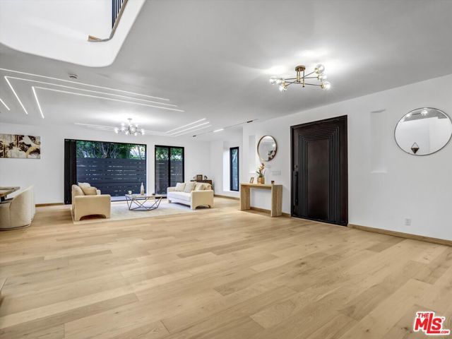 3943 Wade Street, Los Angeles, CA 90066