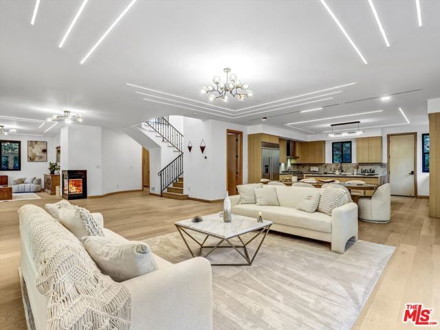 3943 Wade Street, Los Angeles, CA 90066