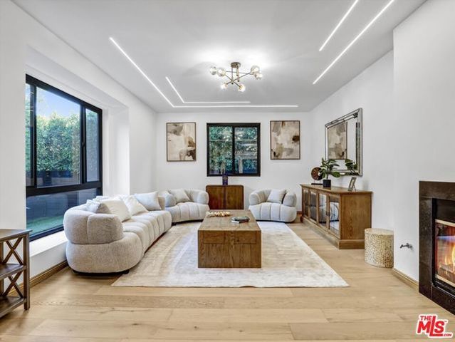 3943 Wade Street, Los Angeles, CA 90066