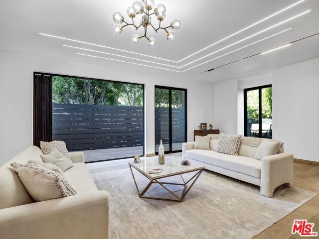 3943 Wade Street, Los Angeles, CA 90066