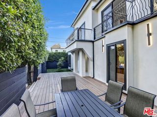 3943 Wade Street, Los Angeles, CA 90066