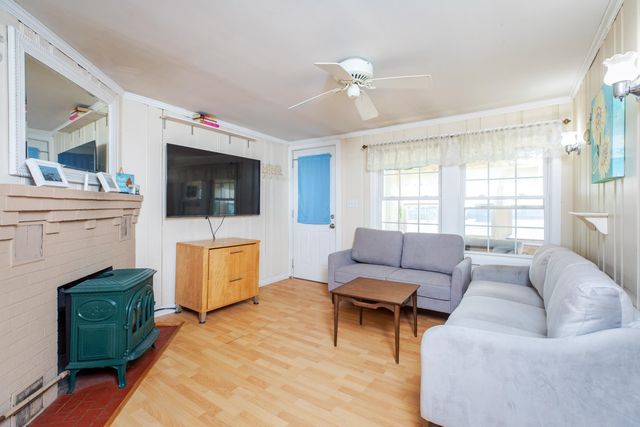 21 Fuller Acres Apt 4, Hampton, NH 03842