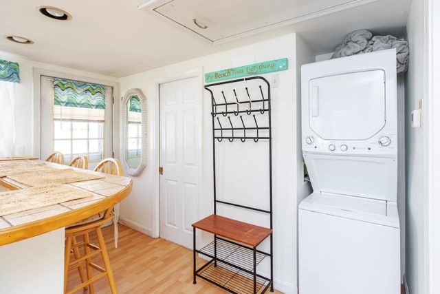 21 Fuller Acres Apt 4, Hampton, NH 03842