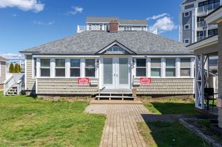 21 Fuller Acres Apt 4, Hampton, NH 03842