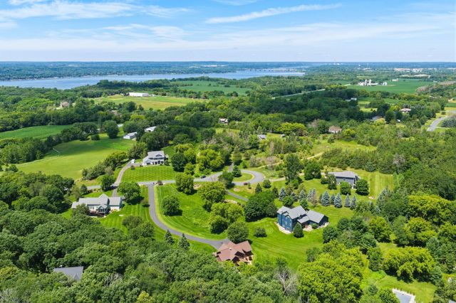 365 English Court Drive, Hudson, WI 54016