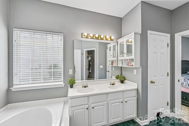 5755 Cambridge Bay Drive, Charlotte, NC 28269