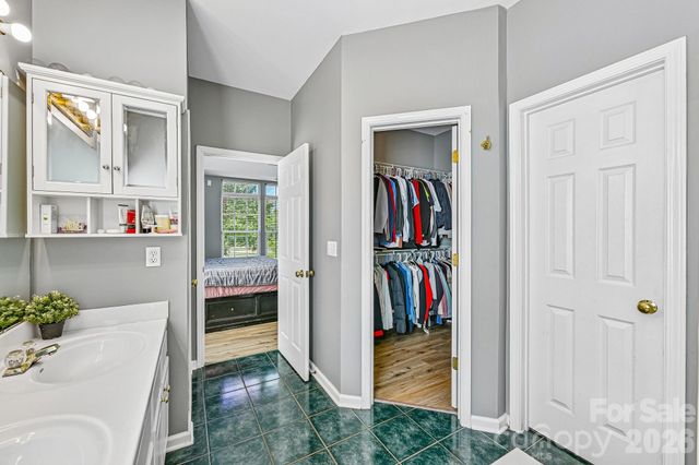 5755 Cambridge Bay Drive, Charlotte, NC 28269