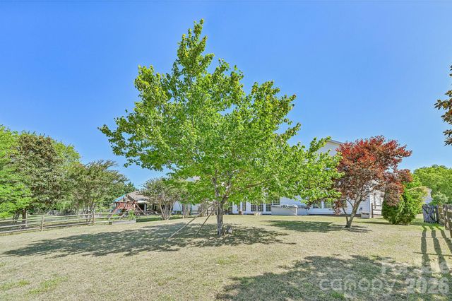 5755 Cambridge Bay Drive, Charlotte, NC 28269