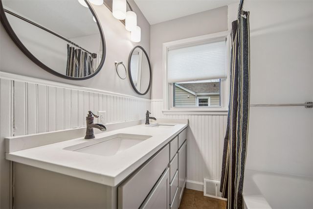 1130 SW Lynn Drive, Ankeny, IA 50023