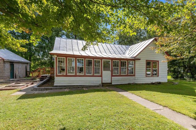 143 HIGH STREET, Manawa, WI 54949
