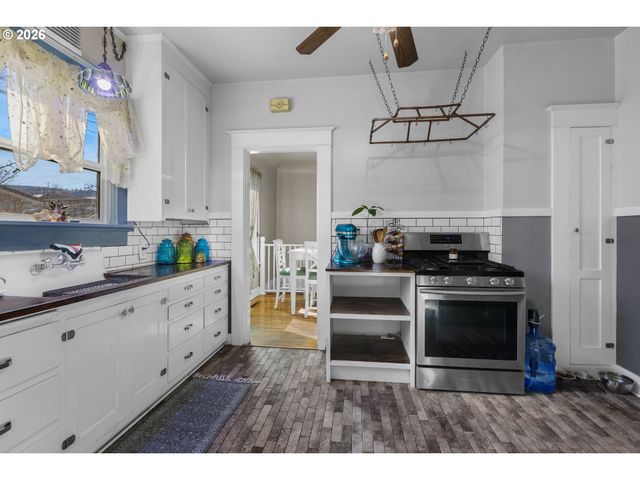 1305 9TH St, La Grande, OR 97850