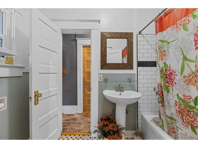 1305 9TH St, La Grande, OR 97850