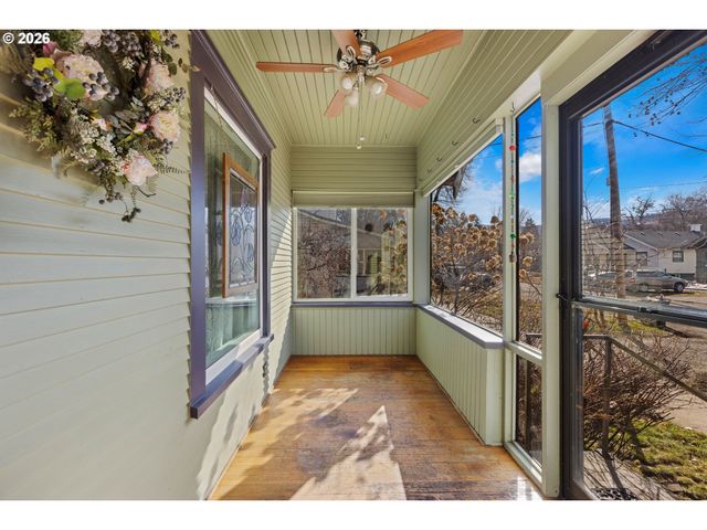 1305 9TH St, La Grande, OR 97850