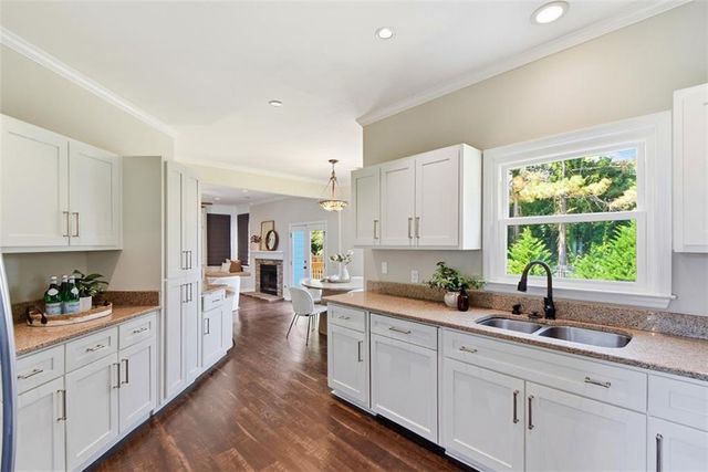 10590 Stonepoint Place, Johns Creek, GA 30097