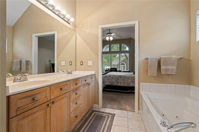 708 W 131st Place, Kansas City, MO 64145