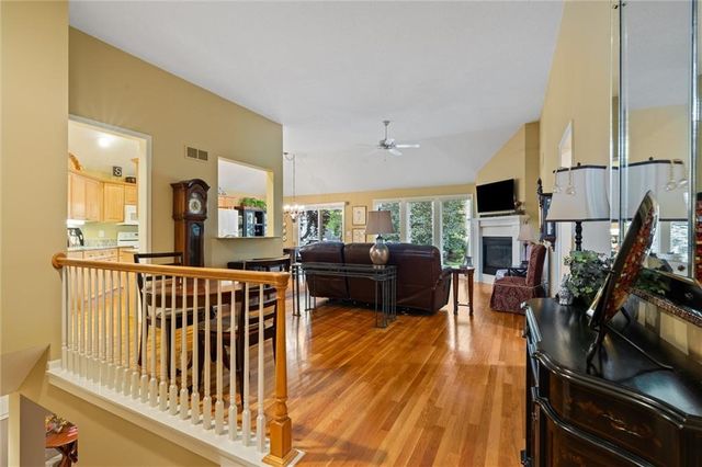 708 W 131st Place, Kansas City, MO 64145