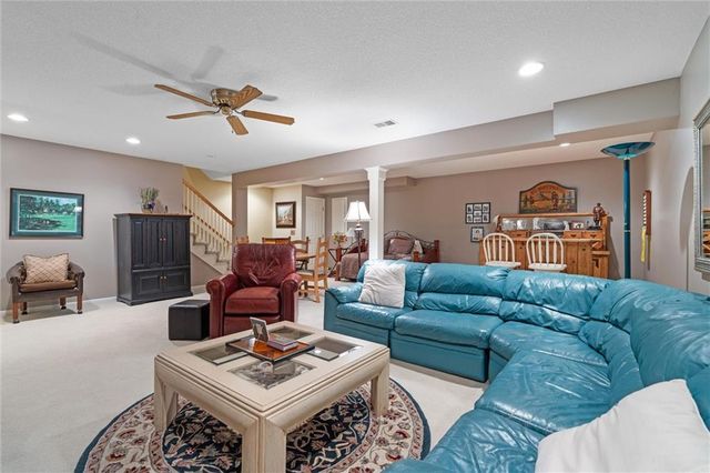 708 W 131st Place, Kansas City, MO 64145