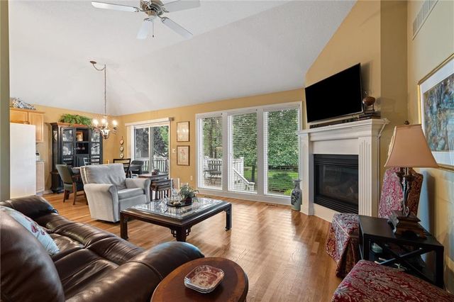 708 W 131st Place, Kansas City, MO 64145