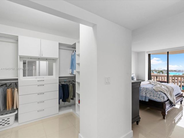 1000 W Island Blvd 612, Aventura, FL 33160