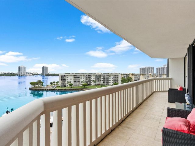 1000 W Island Blvd 612, Aventura, FL 33160