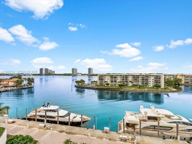 1000 W Island Blvd 612, Aventura, FL 33160