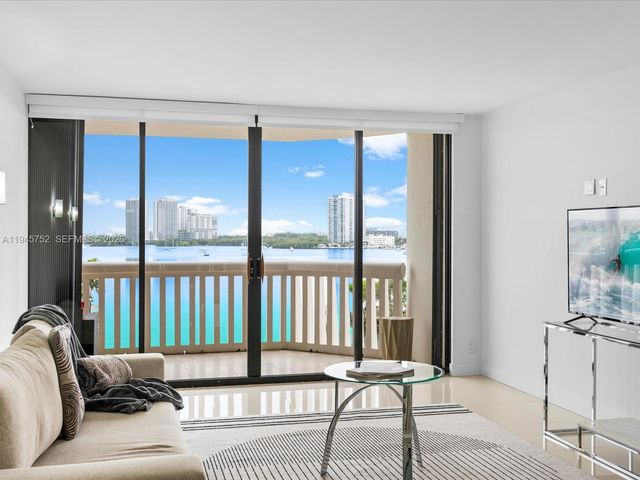 1000 W Island Blvd 612, Aventura, FL 33160