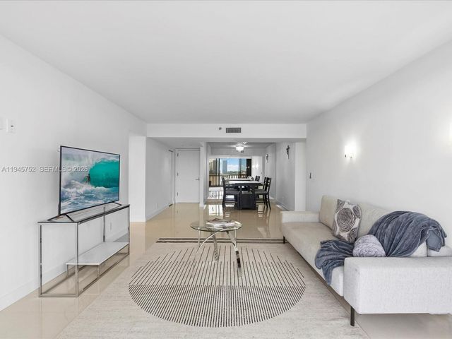 1000 W Island Blvd 612, Aventura, FL 33160