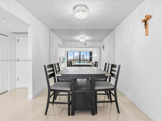 1000 W Island Blvd 612, Aventura, FL 33160