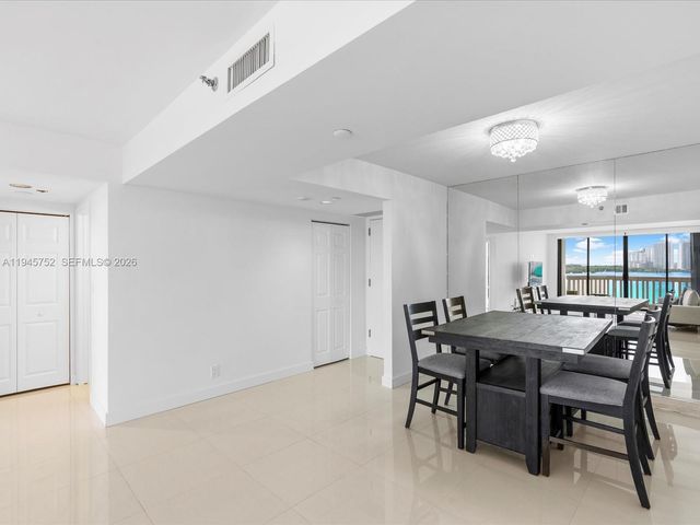 1000 W Island Blvd 612, Aventura, FL 33160