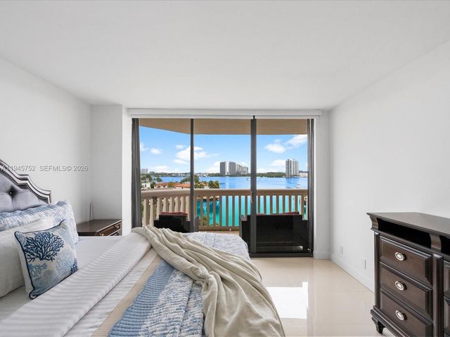 1000 W Island Blvd 612, Aventura, FL 33160