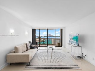 1000 W Island Blvd 612, Aventura, FL 33160