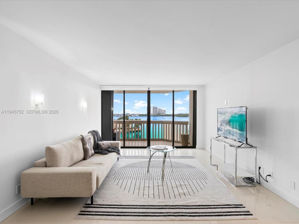 1000 W Island Blvd 612, Aventura, FL 33160