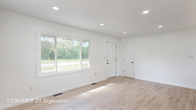 1245 E Outer Drive, Saginaw, MI 48601