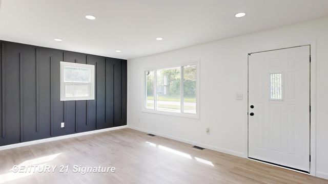 1245 E Outer Drive, Saginaw, MI 48601