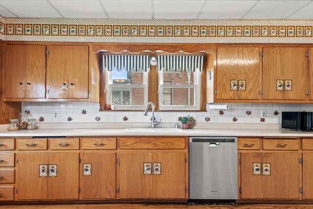 1502 80th STREET, West Allis, WI 53214
