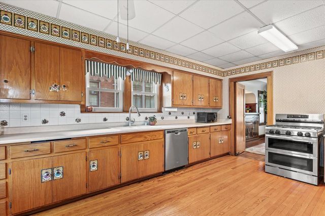 1502 80th STREET, West Allis, WI 53214
