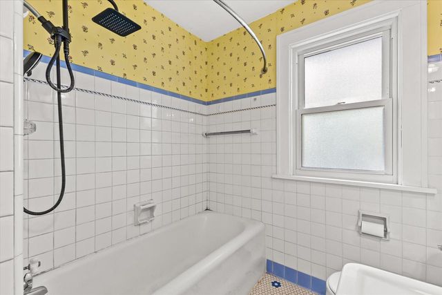 1502 80th STREET, West Allis, WI 53214