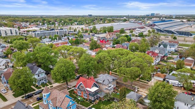 1502 80th STREET, West Allis, WI 53214