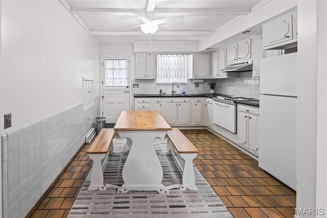 3413 Greenwood Lane, Godfrey, IL 62035