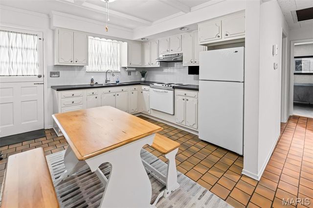 3413 Greenwood Lane, Godfrey, IL 62035