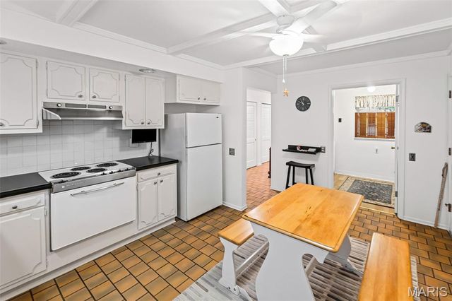 3413 Greenwood Lane, Godfrey, IL 62035