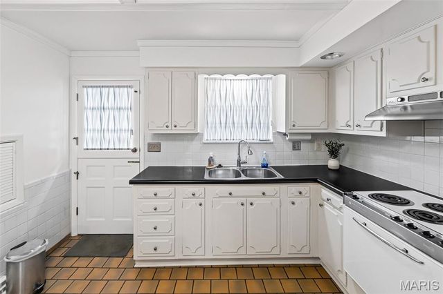 3413 Greenwood Lane, Godfrey, IL 62035