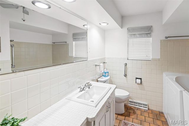 3413 Greenwood Lane, Godfrey, IL 62035