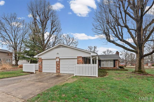 3413 Greenwood Lane, Godfrey, IL 62035