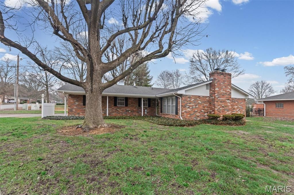 3413 Greenwood Lane, Godfrey, IL 62035