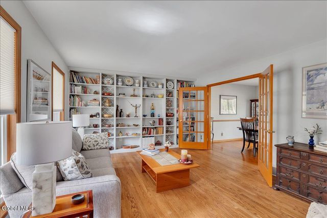 12 Deer Run Hollow, Halfmoon, NY 12065