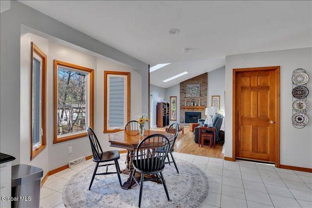 12 Deer Run Hollow, Halfmoon, NY 12065